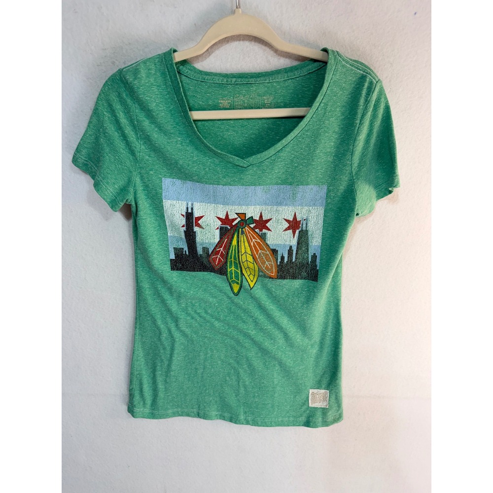 Retro Brand Chicago Blackhawks NHL Skyline V-Neck T-Shirt Women's Medium Green